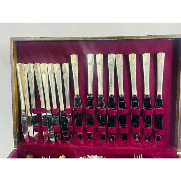 Oneida Nobility Caprice Silverplate Flatware Set 93 Pieces - Picture 2 of 11